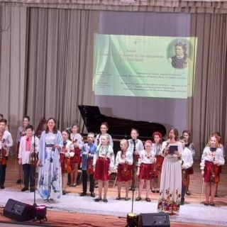 «Коли я смуток свій на струни клала…»