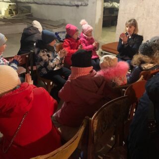 Під час повітряних тривог арт-терапевтичний центр  продовжує свою творчу роботу!