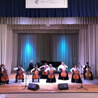 Концерт «Подарунок найріднішій»  відділу струнно-смичкових інструментів