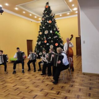 Юні таланти  зберігають і популяризують українські традиції.  Розколяда у театрі ляльок.