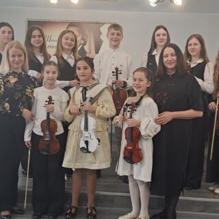 Весняний концерт: мелодія миру та надії у виконанні юних скрипалів
