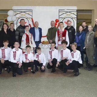 Гімн України у виконанні юних бандуристів — щиро для друзів України