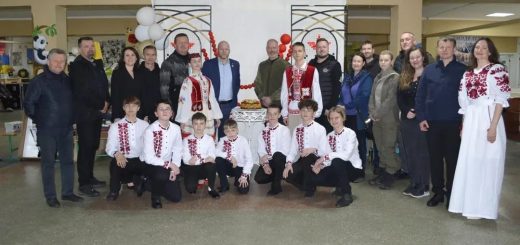 Гімн України у виконанні юних бандуристів — щиро для друзів України