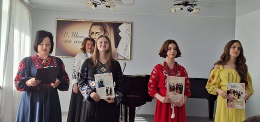 Під звуки бандури й щирого вокалу