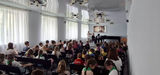 Чарівний голос скрипки для юних гостей